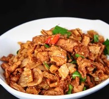 Stir-Fried Pork with White Chilies