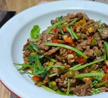Stir-Fried Beef with Yellow Onion