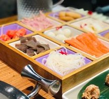 Signature Nine-Grid Dish