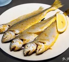 Charcoal-grilled small yellow croaker