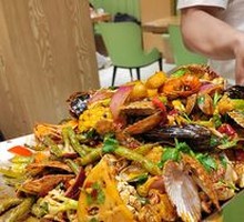 Authentic Hand-Grab Seafood