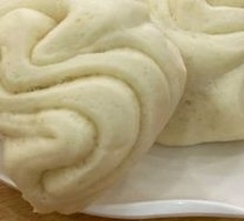 Flower-shaped steamed bun