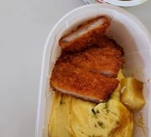 黄金猪排咖喱蛋包饭