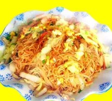 Stir-Fried Rice Noodles with Pork Strips