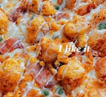 Golden Salted Egg Yolk Chicken Pizza
