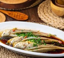 Scallion Oil Yellow Croaker