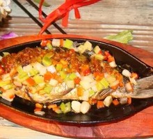 Sautéed Crucian Carp on Iron Plate