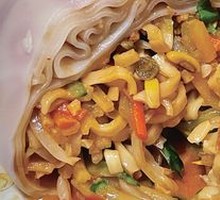 Rolling Cold Noodles with Spicy Chicken Noodles