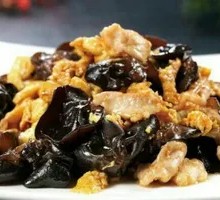 Sour Stir-Fried Egg with Wood Ear Mushrooms