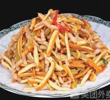 Stir-fried Tofu Shreds with Meat Strips