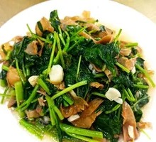 Clam and Spinach Salad