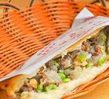 Braised pork in fried bread