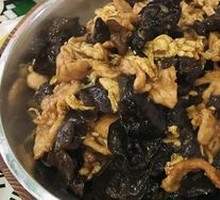 Sour Stir-Fried Egg with Wood Ear Mushrooms