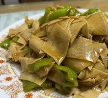 Bell Pepper and Tofu Skin Stir-Fry