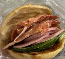 Pork-filled flatbread sandwich