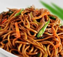 Stir-Fried Noodles with String Beans and Minced Pork