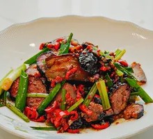 Stir-fried Garlic with Xiangxi Preserved Pork