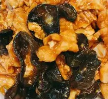 Sour Stir-Fried Egg with Wood Ear Mushrooms