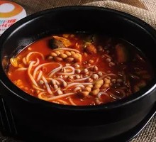 Tomato Instant Noodle in Clay Pot
