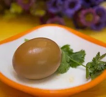 Bread with Secret-Style Boiled Eggs