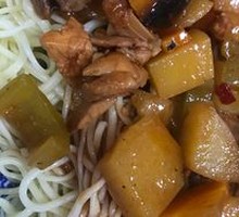 红烧鸡块盖浇面