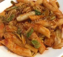 Spicy Stir-Fried Rice Cake Strips