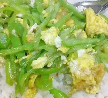 Green Pepper and Egg Rice Bowl