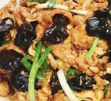 Sour Stir-Fried Egg with Wood Ear Mushrooms
