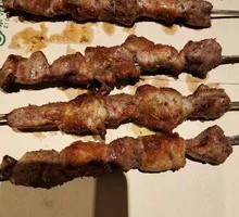 Charcoal-grilled Lamb Skewers