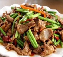 Stir-fried garlic shoots with pork