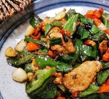Stir-Fried Beef with Chili Peppers