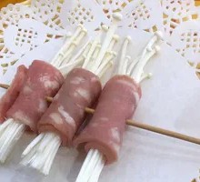 Bacon-wrapped enoki mushrooms