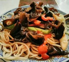 Black Mushroom Beef Noodles