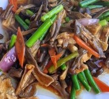 Stir-fried Pork Slices with Mountain Mushrooms