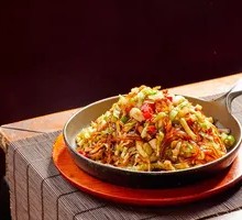 Sautéed Cabbage with Rice Noodles on Iron Plate