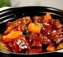 Braised Beef Shank with Radish in Clay Pot