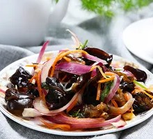 Shredded Onion with Wood Ear Mushrooms