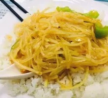 Stir-fried Green Pepper and Potato Noodles with Rice