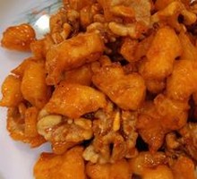 Stir-Fried Chicken with Almonds in Sauce