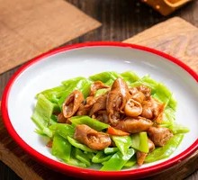 Stir-Fried Intestines with Green Peppers