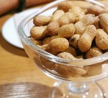 Prague-Style Caramelized Peanuts