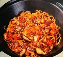 鲜牛肉焖面中锅