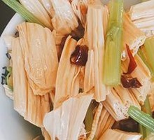Celery with Yellow Skin Tofu Shreds