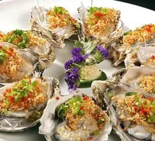 Steamed Oyster with Garlic and Vermicelli