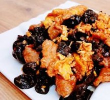 Sour Stir-Fried Egg with Wood Ear Mushrooms