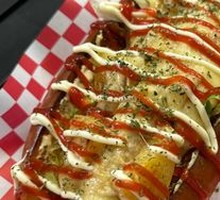 Cheese-String Pineapple Hot Dog