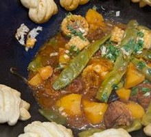 Stir-Fried Spare Ribs in Iron Pot