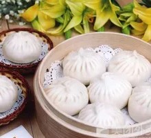 Steamed Dumplings with Leek and Egg