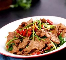 Stir-Fried Beef with Yellow Onion