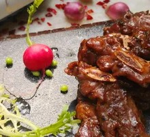 Pan-Seared Black Pepper Beef Short Ribs